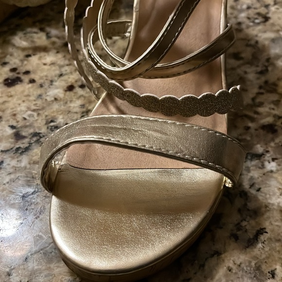 Sonoma Girls Gold Wedge Sandals, Size 6 - Picture 4 of 5